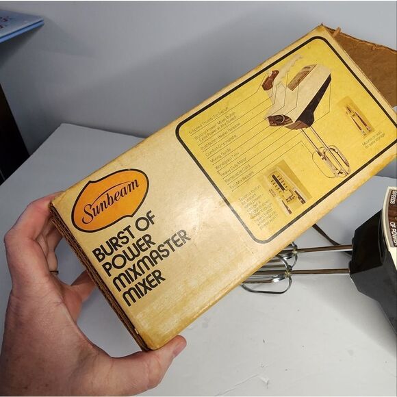 Vintage Sunbeam Mixmaster Burst of Power 5 Speed Hand Mixer 3-73 WORKS - Picture 7 of 8